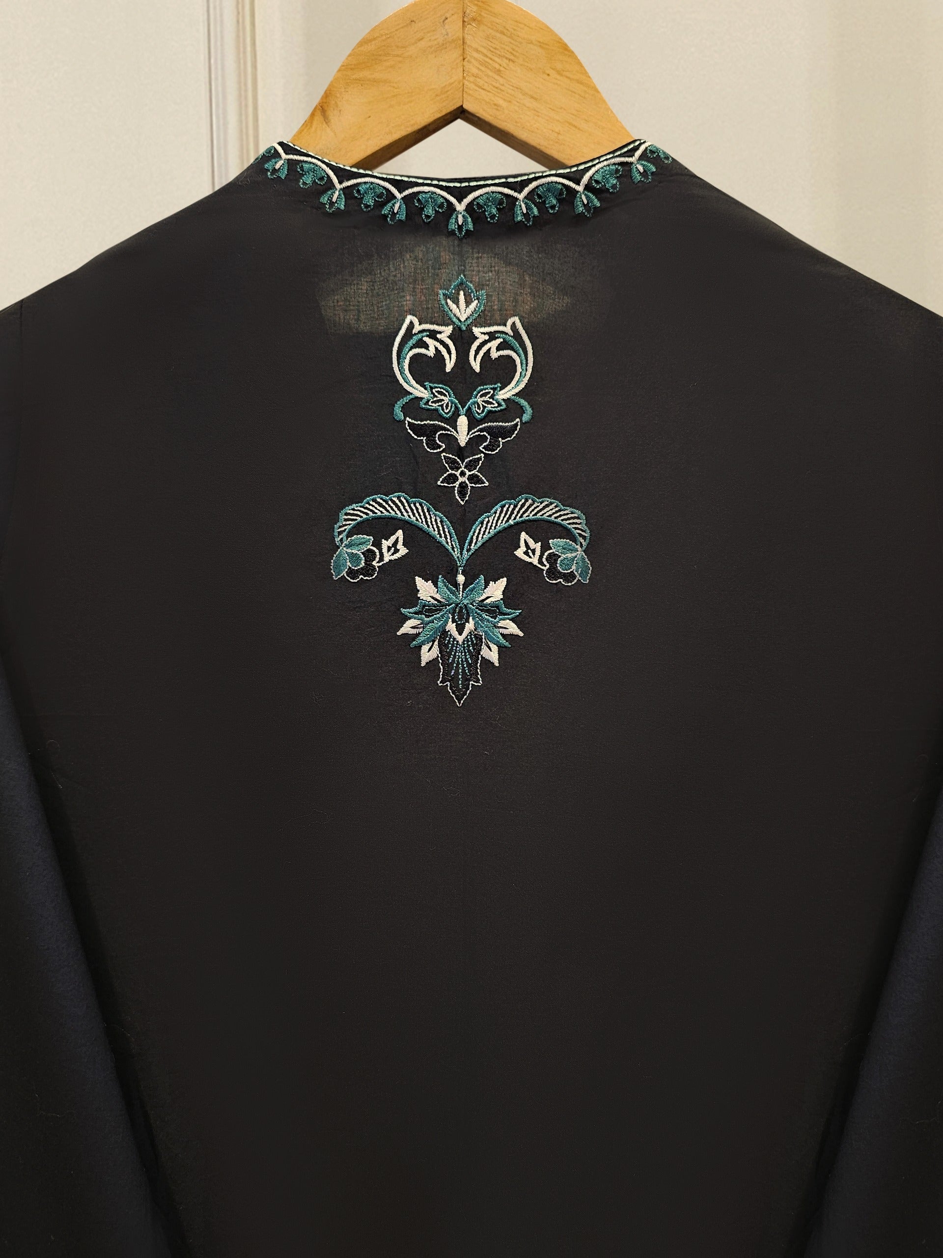 3 Piece - Embroidered Lawn Suit S111926 - Image 6