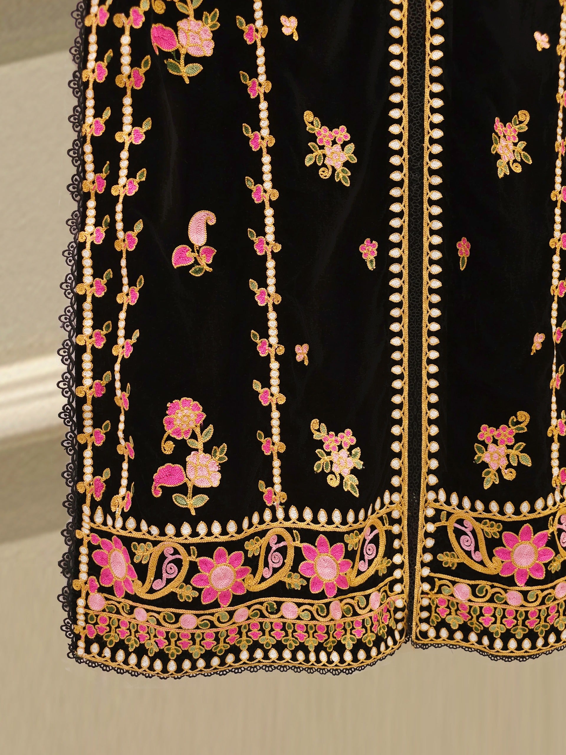 3 Piece - Embroidered Velvet Suit S112565 - Image 4