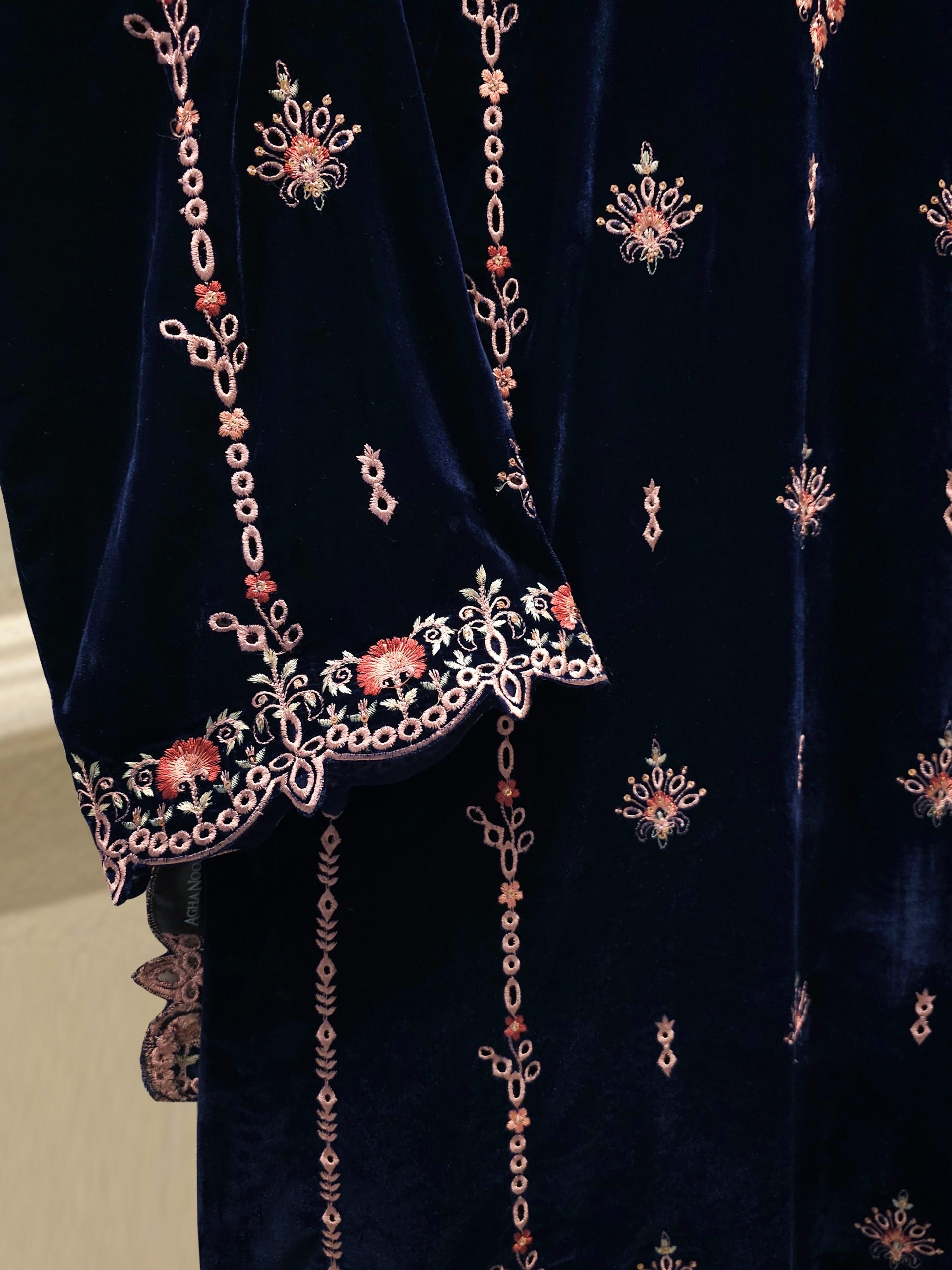3 Piece - Embroidered Velvet Suit S112918 - Image 4
