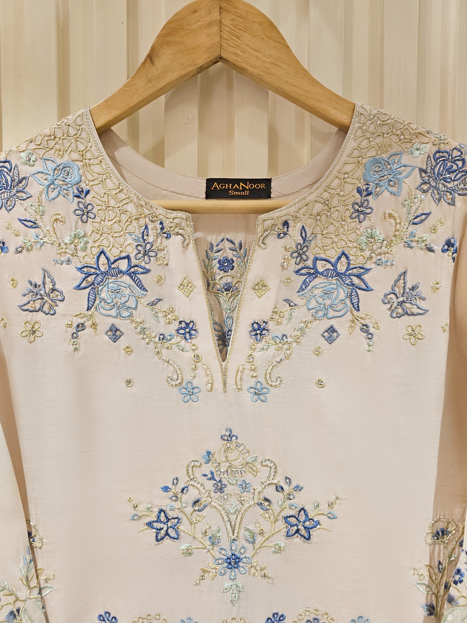 3 Piece- Pure Khaddi Silk Embroidered Suit S111475 - Image 3