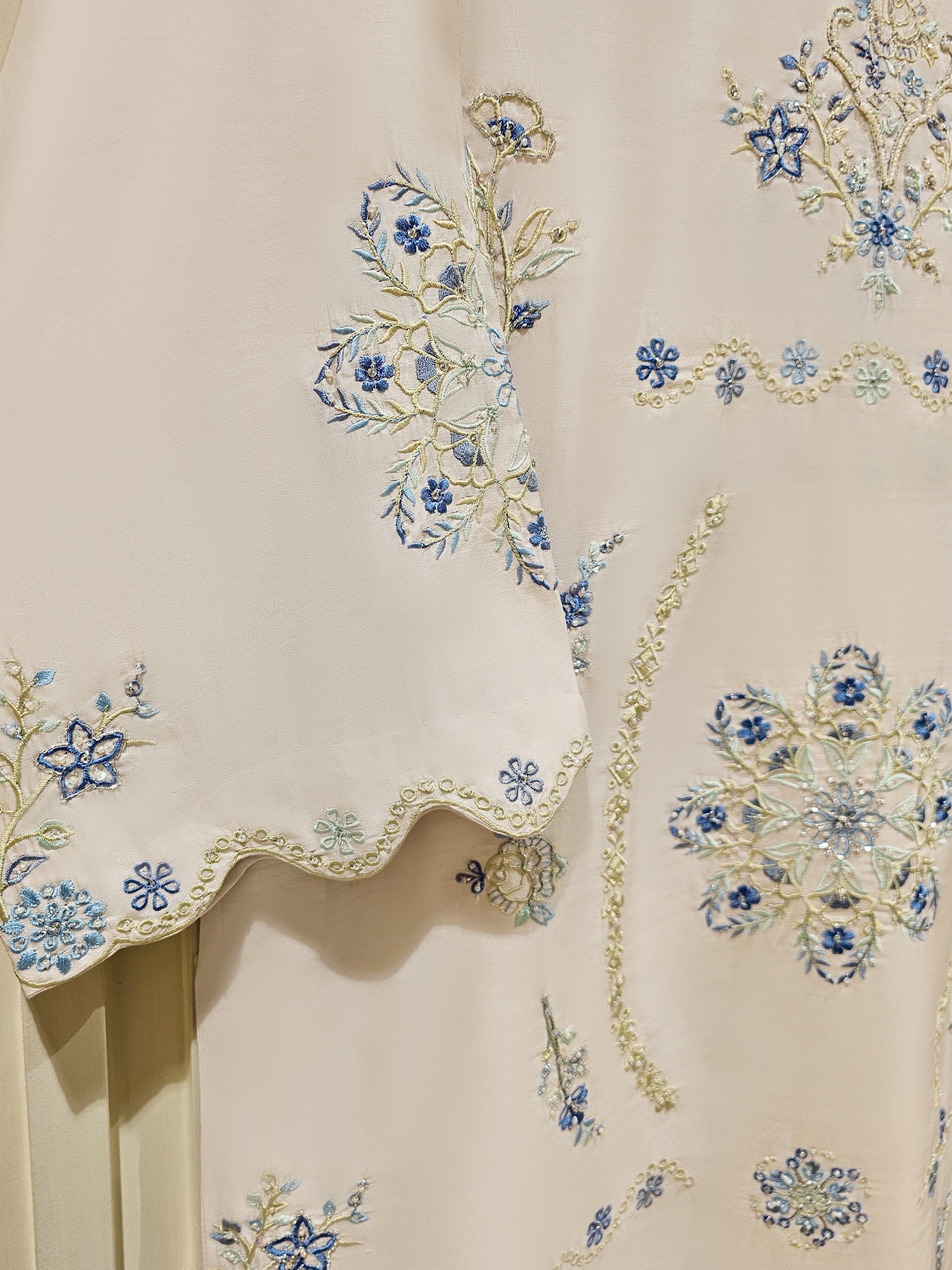 3 Piece- Pure Khaddi Silk Embroidered Suit S111475 - Image 4