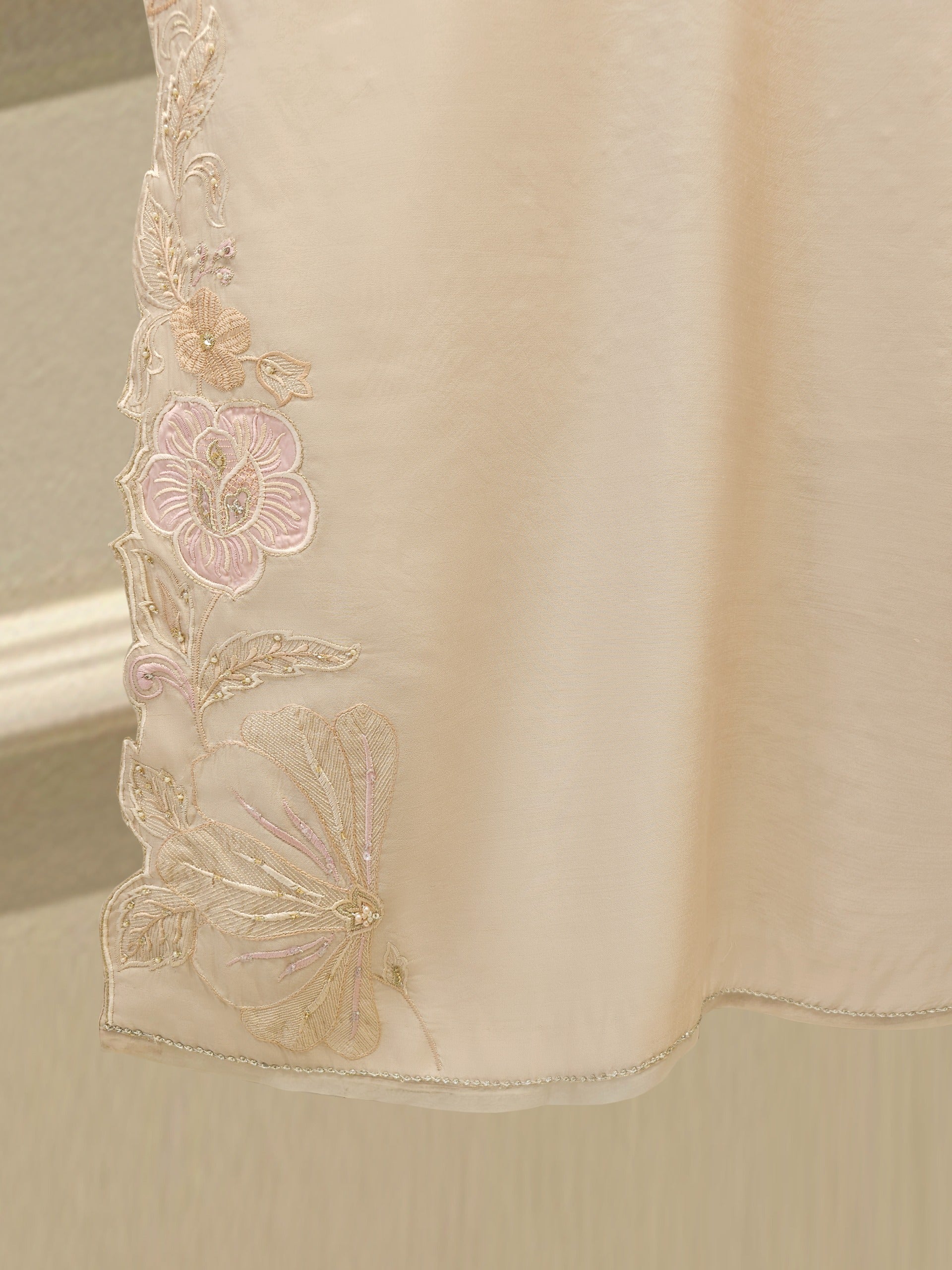 3 Piece- Pure Khaddi Silk Embroidered Suit S112385 - Image 6